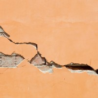 Potres, razpoka, zid