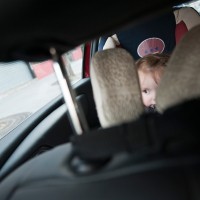 otrok, deklica, avto, avtomobil, otroški sedež