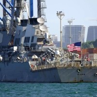 Ameriški rušilec USS Ross