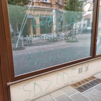 milan-brglez, vandalizem, pisarna