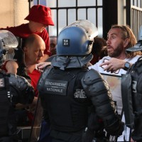 pariz policija liverpool navijaci