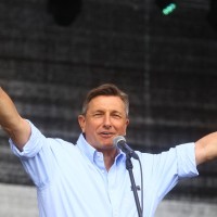borut pahor bobo.JPG