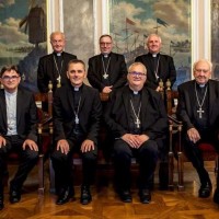 Slovenski škofje, združeni v Slovenski škofovski konferenci