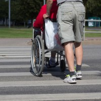 invalidski voziček, cesta