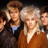 Po odhodu Limahla 1983 so Kajagoogoo nadaljevali kot kvartet