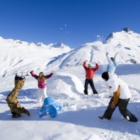 sneg, zima, družina, otroci, zimske počitnice