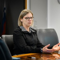 sanja ajanovic hovnik s-svigelj.jpg