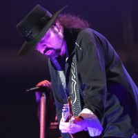 Umrl je zadnji prvotni član ameriške rock zasedbe Lynyrd Skynyrd, kitarist Gary Rossington