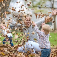 starši, otroci, jesen, listje