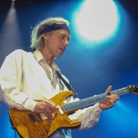 Mark Knopfler je bil vsa leta do razpada 1995 gonilna sila Dire Straits