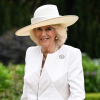 \"Medena kraljica\": Camilla je strastna čebelarka in prideluje svoj lasten med, ki ga prodaja za dobr