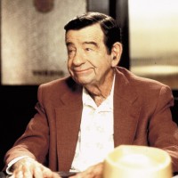 Walter Matthau, z oglatim  obrazom, drobcenimi očkami in velikim nosom in vedno rahlo hudomušniim iz