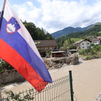 poplave slovenska zastava