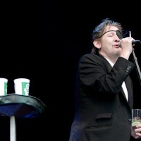 Shane MacGowan je bil ena največjih ikon irske glasbe in tudi alkohola