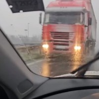 tovornjak, avtocesta, srbija, napačna smer
