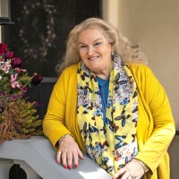 Elda Viler prihaja iz vasi Koštabona, nedaleč stran od Kopra