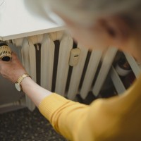 radiator, energetska revščina, starejša, ogrevanje