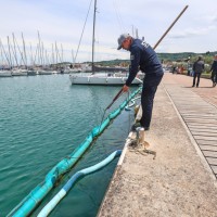 marina izola, bariera, hotel delfin, lovljenje olja