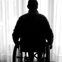 invalidski voziček, starejši