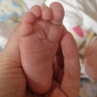 dojenček noga