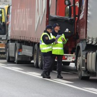 tovornjak tovorno vozilo policija
