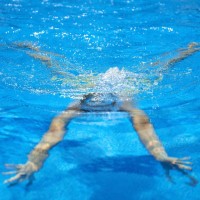 bazen truplo plavanje potapljanje toplice moški
