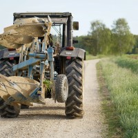 kmetijstvo, poljedeljstvo, njive, traktor, gnojenje