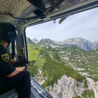 policijski-helikopter, reševanje-v-gorah