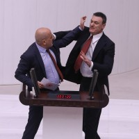 ahmet sik, alay ozalan, pretep, turški parlament