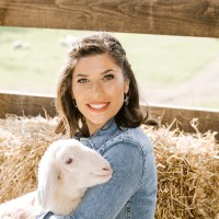 Kaj kmalu prihaja resničnostni šov Kmetija s simpatično voditeljico Natalijo Bratkovič, ki obljublja