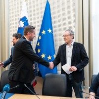 klemen boštjančič, branimir štrukelj, podpis dogovora o plačah