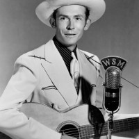 Hank Williams je bil prvi superzvezdnik country glasbe, čeprav je dočakal le 29 let