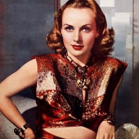 Carole Lombard je ena največjih igralk tridesetih let prejšnjega stoletja, žal je umrla v letalski n