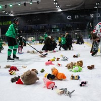 HK Olimpija teddy bear toss