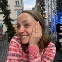 Spregovorila je o tem, kdo so ljudje, ki ustvarjajo te dobrodelne zgodbe
