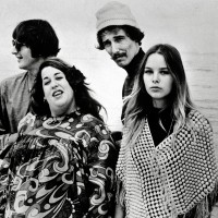 The Mamas & The Papas je bil ameriški folk rock kvartet, ki je v kratki dobi postavil nekaj temeljev