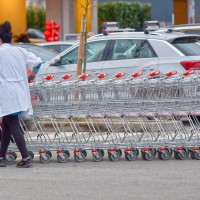 trgovina vozicki parkirisce