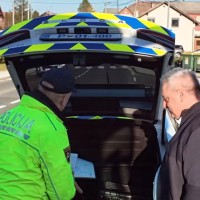 policija