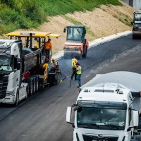 gradnja ceste rekonstrukcija delovno stroj asfaltiranje