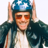 Peter Fonda, rojen 1940 v New Yorku, je 1969 s svojim Goli v sedlu odprl vrata neodvisnemu filmu