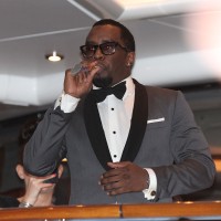 Diddy - Glasbeni mogul Sean Diddy Combs je sedel na zatožno klop