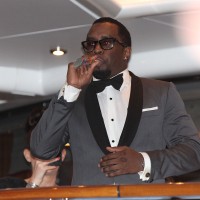 Diddy - Glasbeni mogul Sean Diddy Combs je sedel na zatožno klop