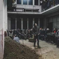 Stadion kot oder spomina: Predstava 1976 obuja noč, ko je Novo Gorico stresel potres – in prebivalci spali pod zvezdami