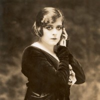 Theda Bara 1910 - bila je ena prvih igralk v nemih filmih in sploh prvi veliki seks simbol filmske i