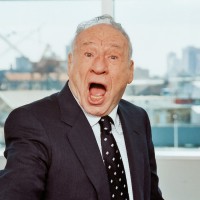 Mel Brooks se neustavljivo bliža stotici, a še ne misli odnehati – končno je na vrsti še nadaljevanj