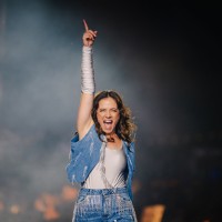 Nina Pušlar je ob 20-letnici kariere izdala svoj prvi koncertni album, posnet na stadionskem spektak