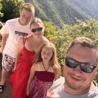 Nejčeva družina je navdušena nad potovanji