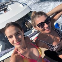 S prijateljico na čolnu, kjer se vedno zgodi kaj zanimivega