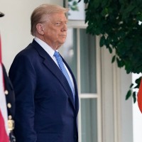 Donald Trump - Donald Trump je namignil, da se bosta od svojih oddaj kmalu poslovila tudi Kimmel in