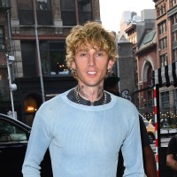 MGK, Machine Gun Kelly - Oboževalci so zaskrbljeni za zdravje Machine Gun Kellyja, ki je priznal, da